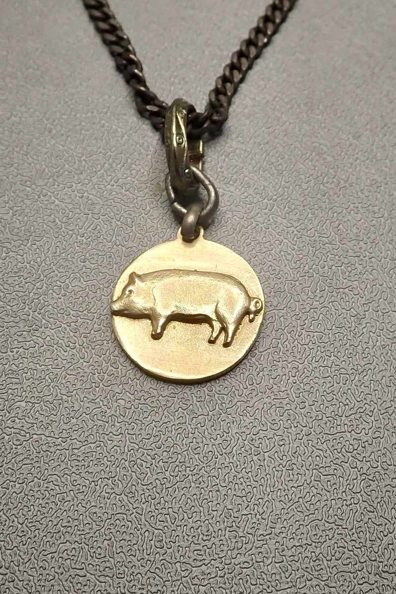 PIGGIE PENDANT NECKLACE
