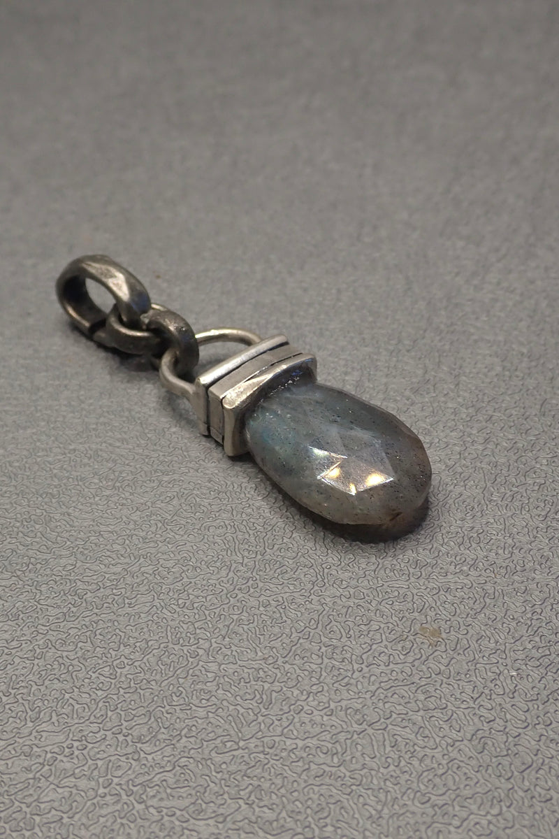 LABRADORITE PROTECTOR PENDANT