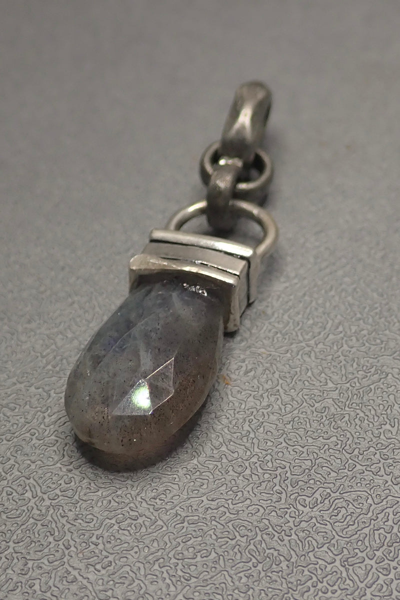 LABRADORITE PROTECTOR PENDANT