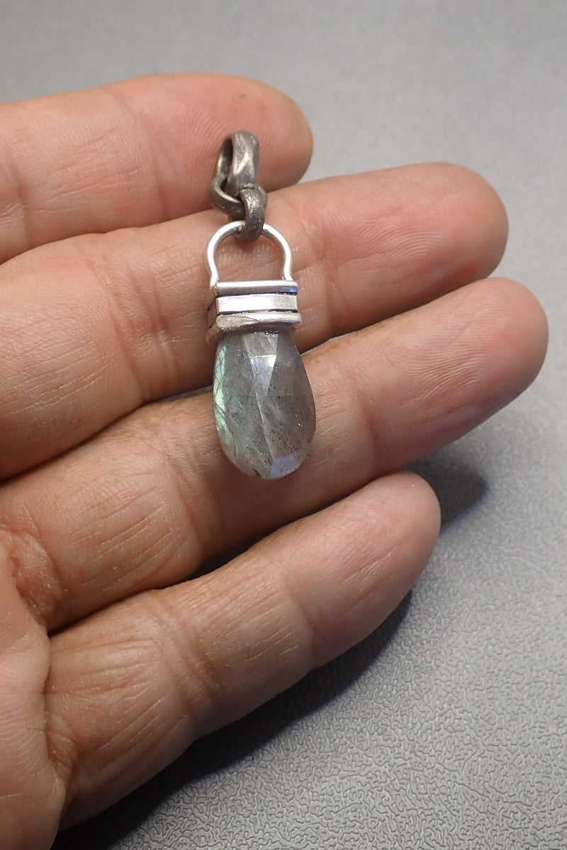 LABRADORITE PROTECTOR PENDANT