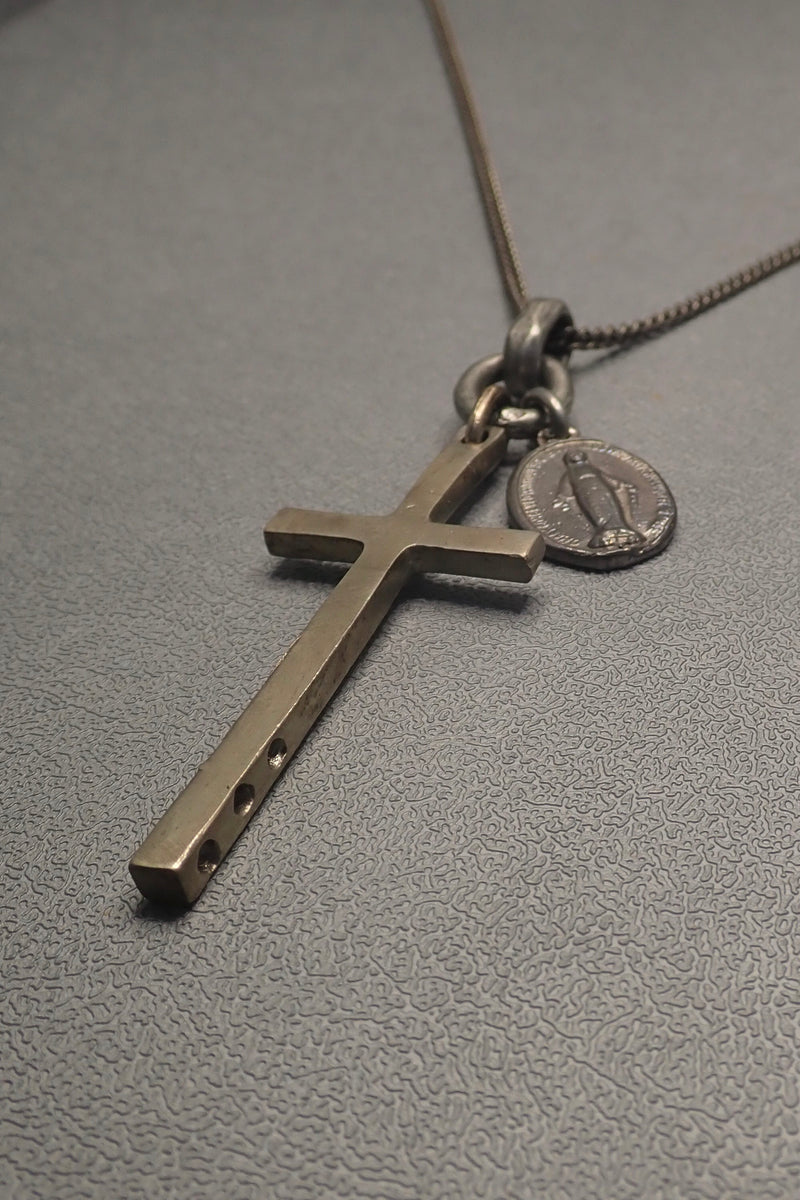 CROSS & VIRVEN MEDAL NECKLACE