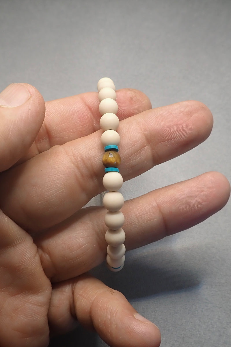 WHITE RIVER SIDE STONE BRACELET