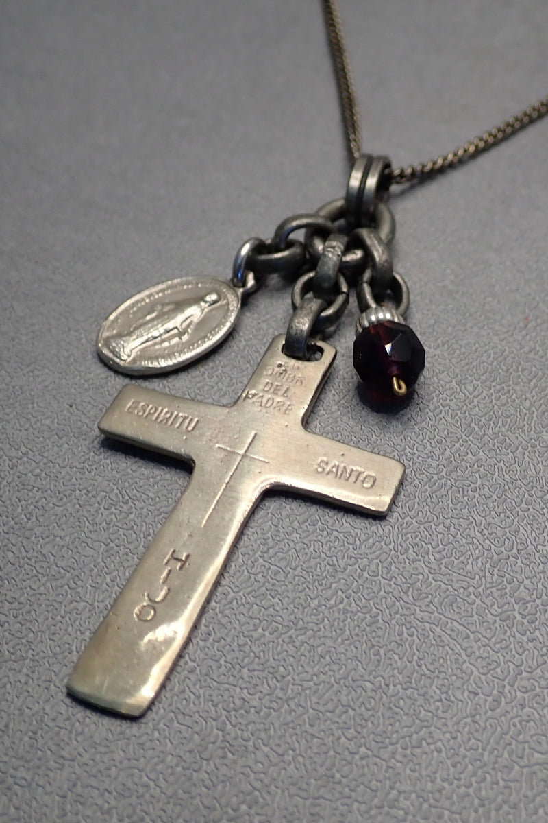 FLAT ENGRAVE CROSS NECKLACE