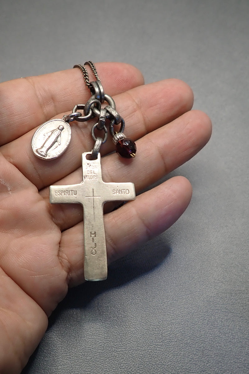 FLAT ENGRAVE CROSS NECKLACE