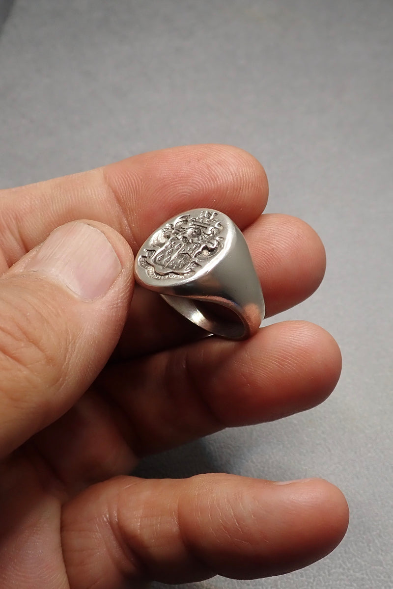 SILVER CREST ARM RING