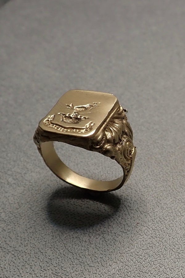 ARMS SIGNET RING II