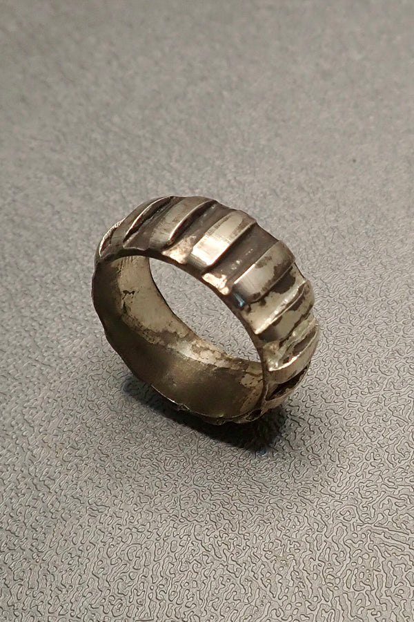 SILVER STRIPES BAND RING