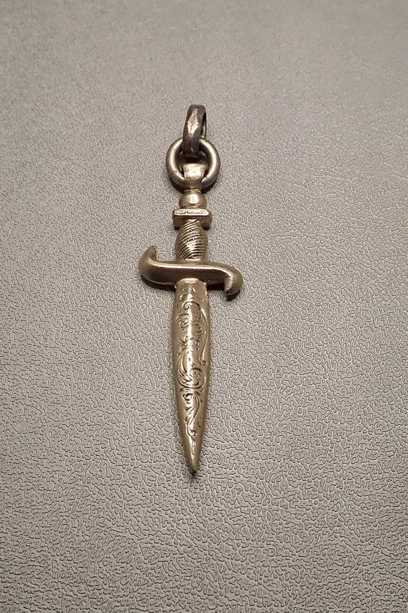 SILVER DAGGER PENDANT