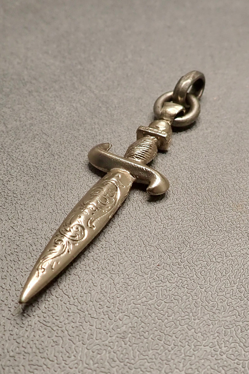 SILVER DAGGER PENDANT