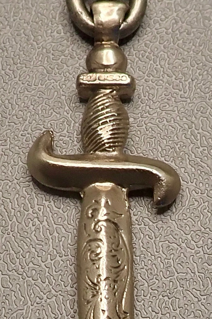 SILVER DAGGER PENDANT