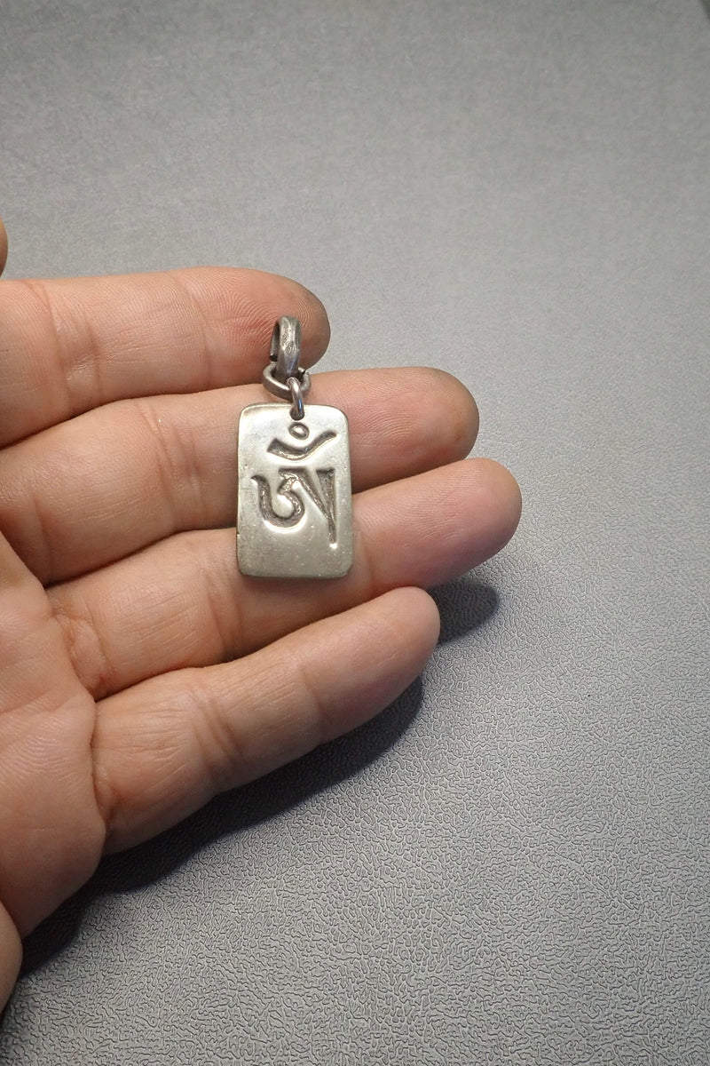 OM PENDANT