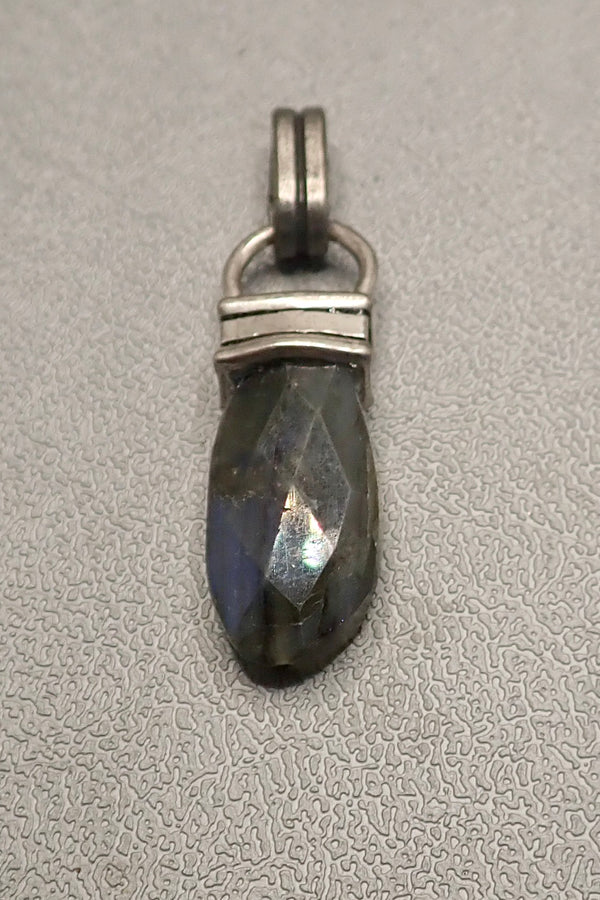 LABRADORITE PROTECTOR PENDANT