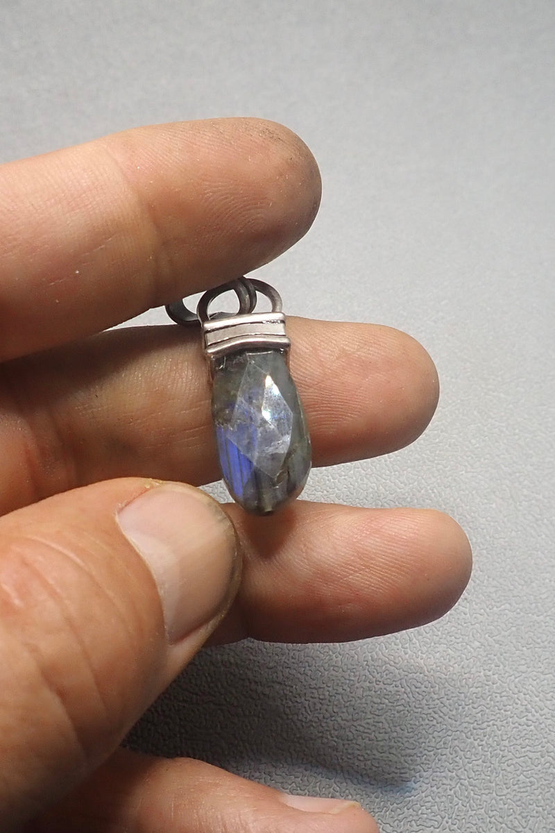 LABRADORITE PROTECTOR PENDANT